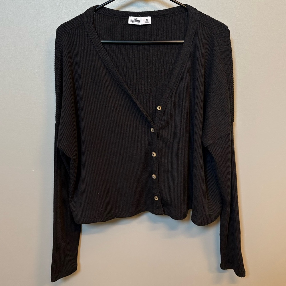 Black Hollister cropped button up rib knit cardigan sweater - size medium